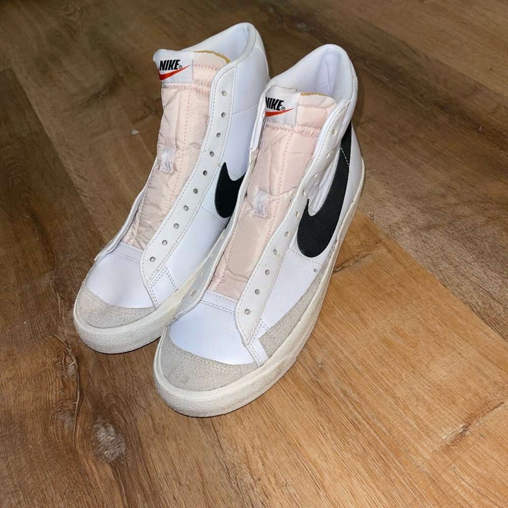 Nike Classic White and Black Sneakers